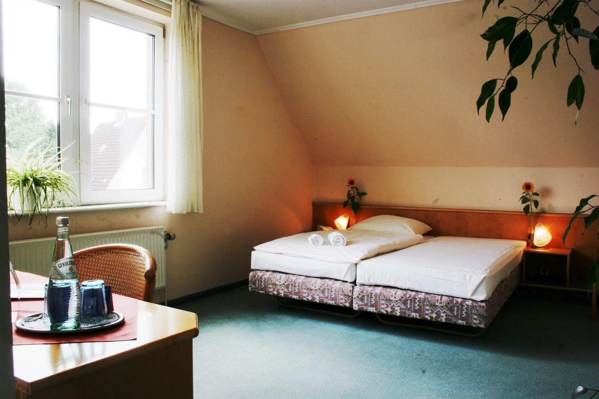 Hotel Zum Ratsherrn Любек Экстерьер фото